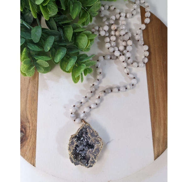 Boutique Jewelry - Druzy beaded necklace
